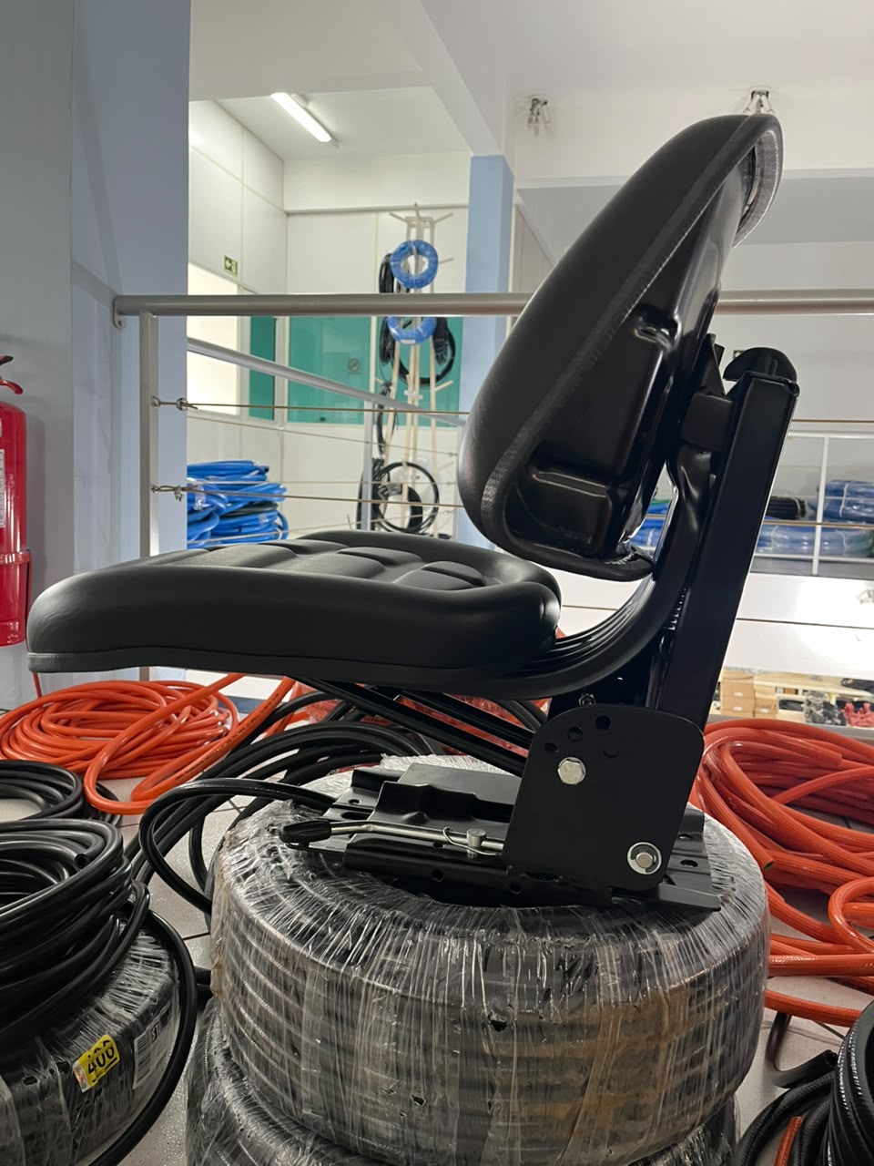 Assento universal para trator